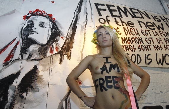 Jihadis Topless: Inside movimento feminista mais radical do mundo.por JEFFREY TAYLER. Foto:Reuters / Jacky Naegelen)