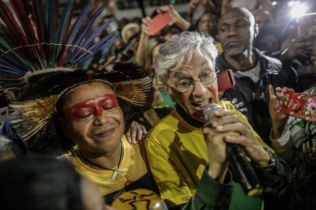 Caetano Veloso convoca manifestao em frente ao Congresso contra os PLs da Destruio