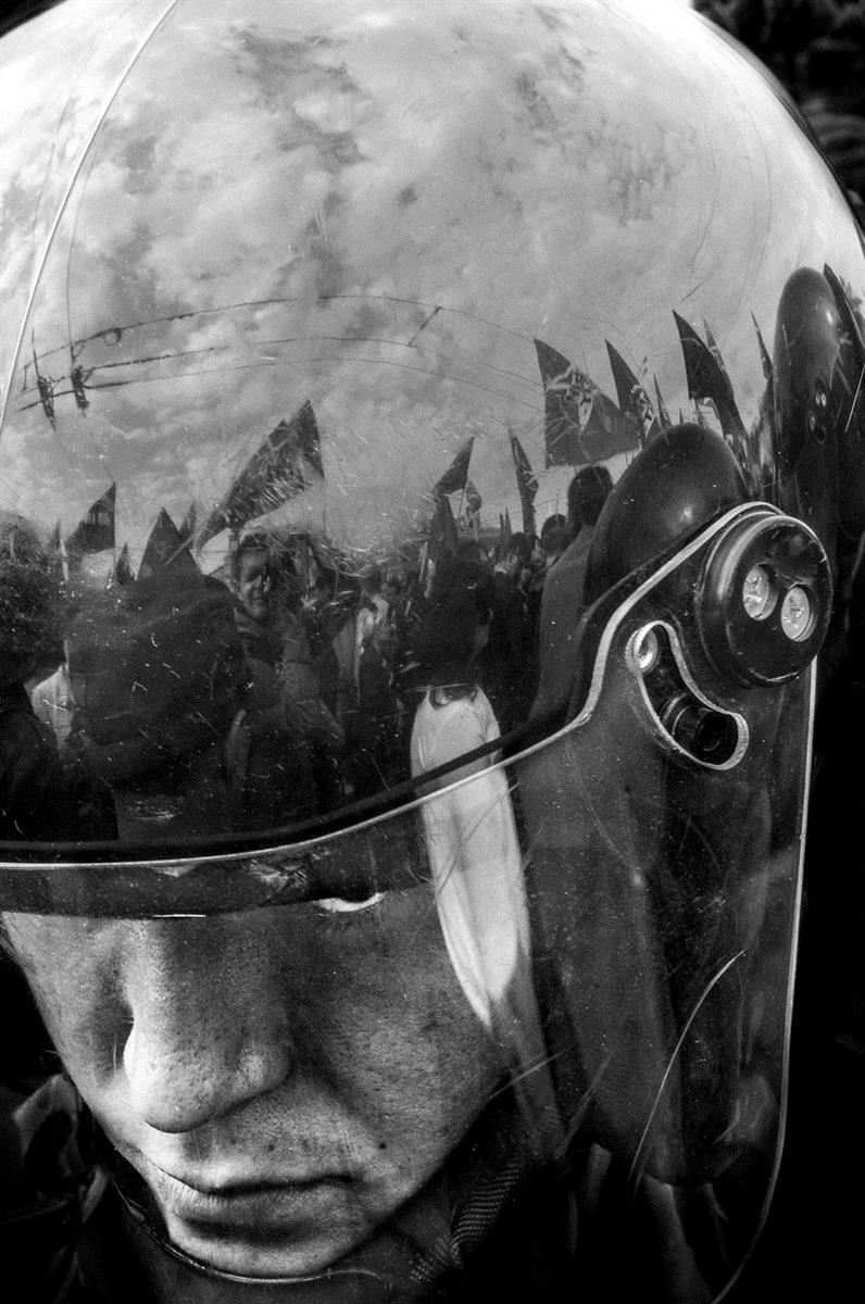 B & W FOT?GRAFO DO ANO  Mikhail Grebenshchikov, de Moscou, R?ssia,  por seu trabalho 