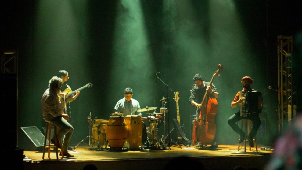  Instrumental Picum� Picum� traz sons sulinos e influ�ncias universais para �nica apresenta��o na Galeria Olho de �guia, dia 13 de julho