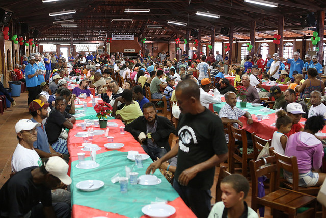 Popula��o de rua comemora Natal na Par�quia S�o Judas Tadeu.Foto:Denio Simoes.