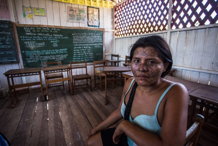Debatedores demandam escolas indígenas autônomas que respeitem territórios étnicos  Fonte: Agência Câmara de Notícias
